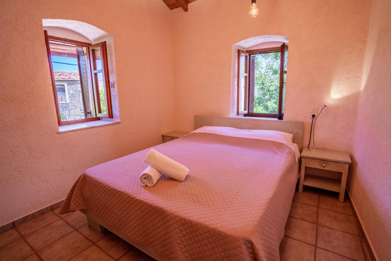 Villa Tranquil Stone Garden House Kalos Exterior foto